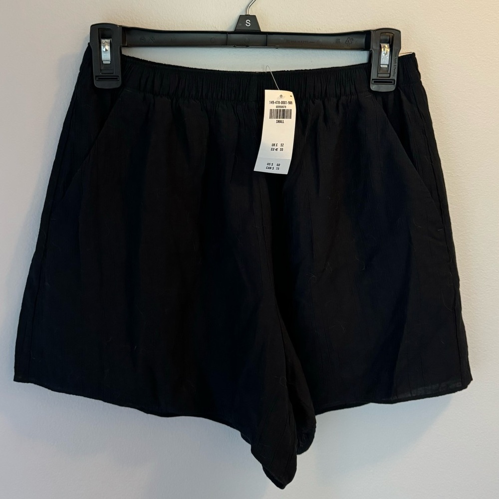 Abercrombie & Fitch Lined pull on shorts (black), size small, NWT